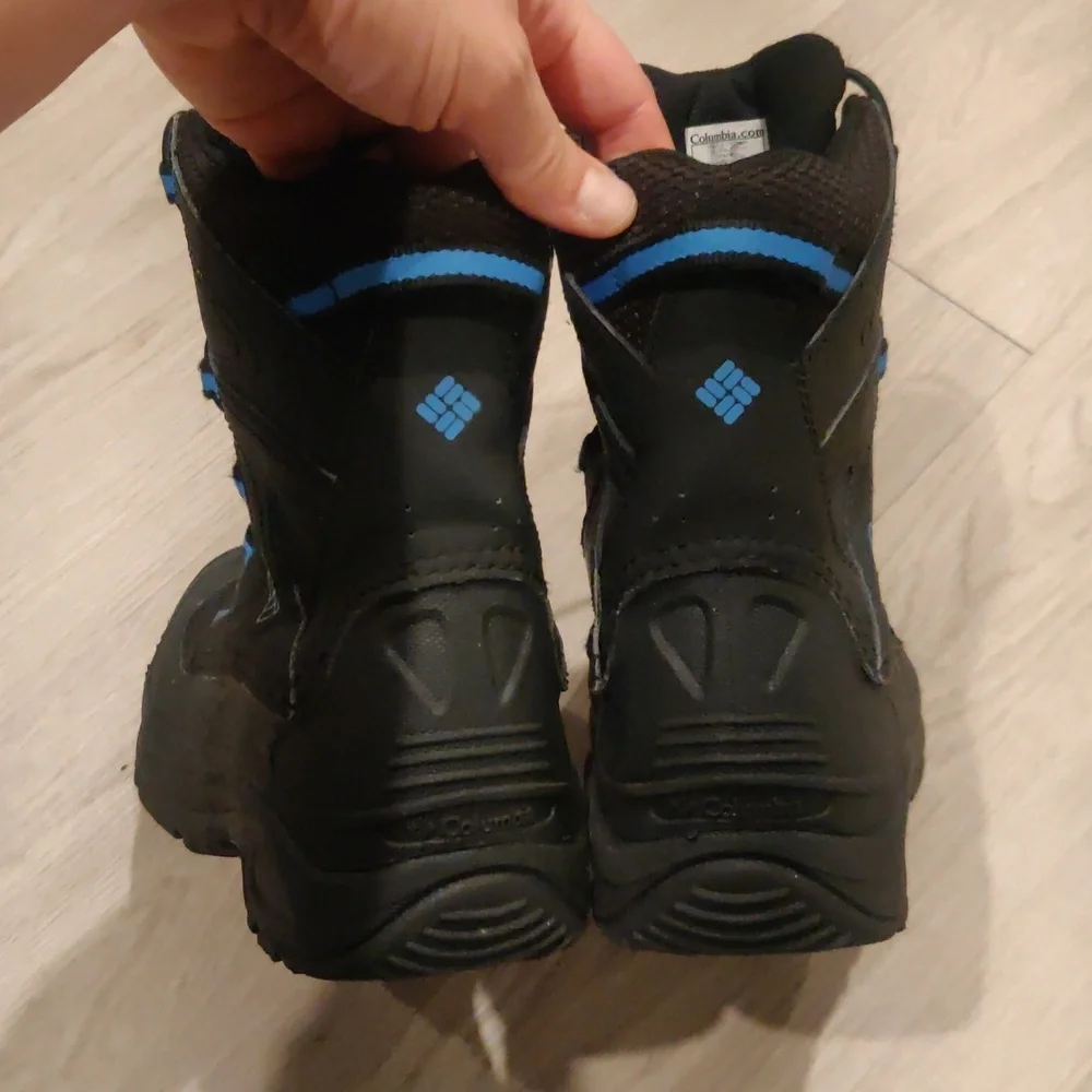 Columbia Bugaboot III 200 Grams Youth Black/Blue Winter Waterproof Boots Size 6